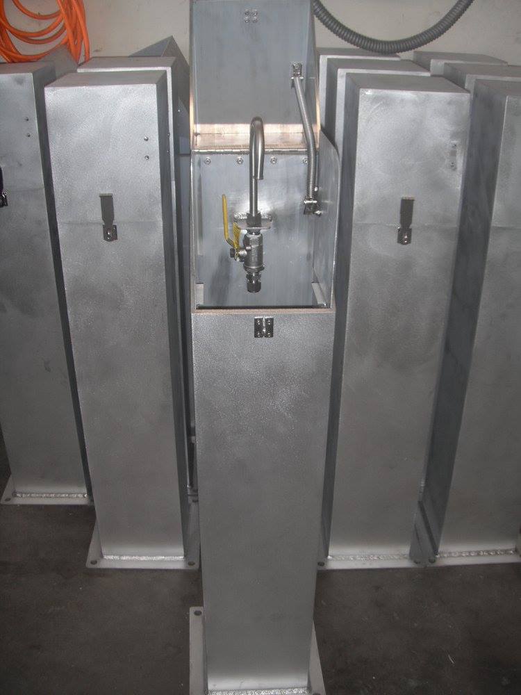 Array of water‑sampling stations